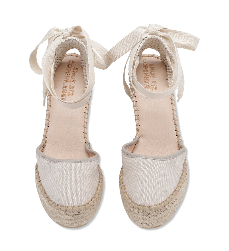 Shoe Biz Frey Tie 7 Espadrilla Sand