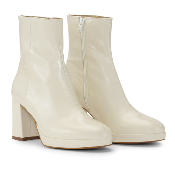 Shoe Biz Kitt Short Boot Cream