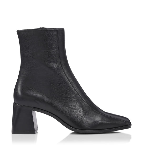 Shoe Biz Pega Short Boot Black