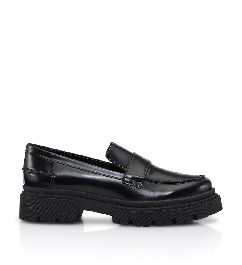 Shoe Biz Suri Polido Loafer Black w. white stitching