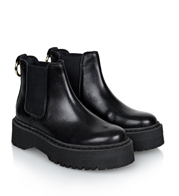 Shoe Biz Uwaya Short Boot Black